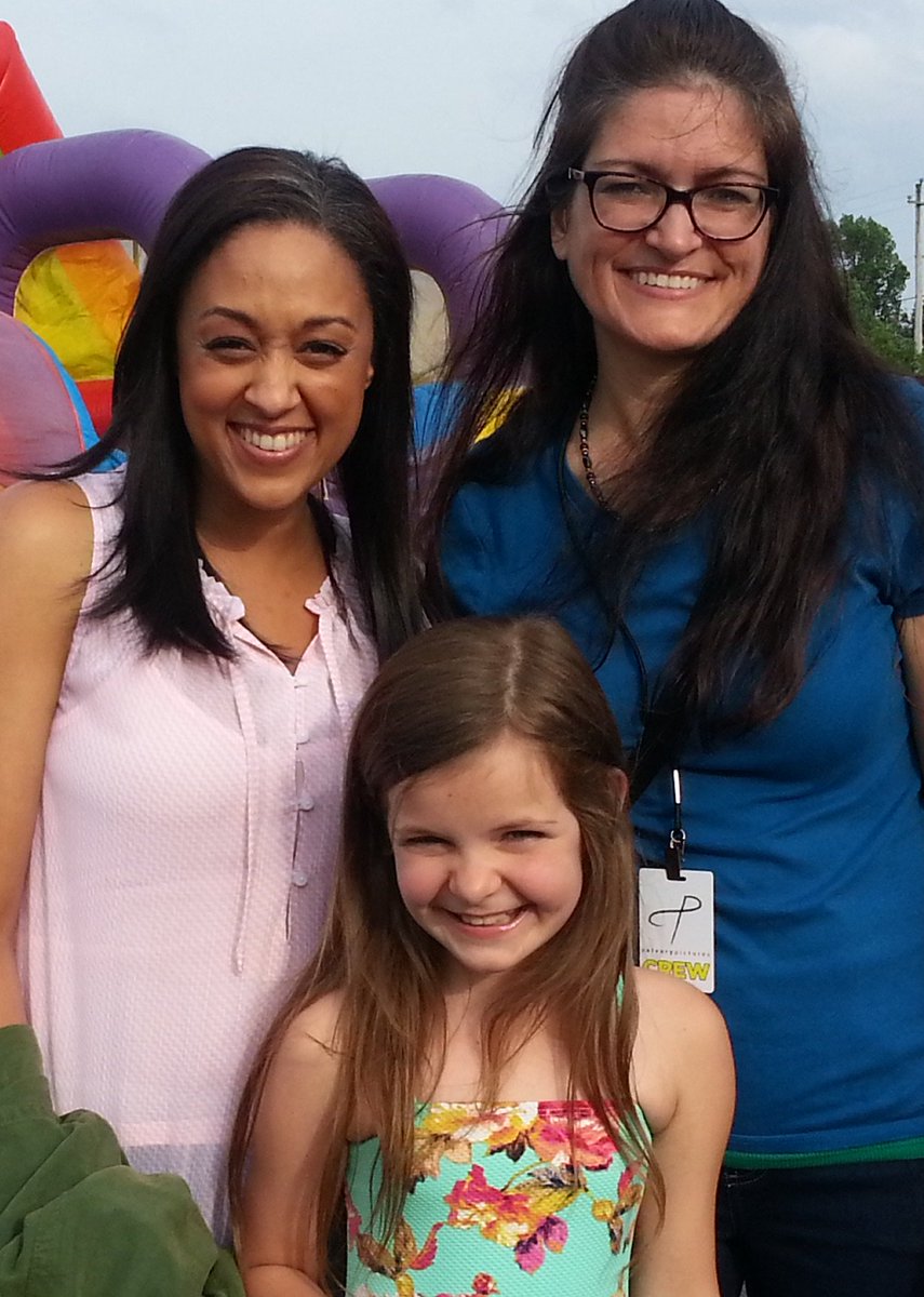PurplePenWorks's tweet photo. Such fun watching these talented actresses work. @TiaMowry #samaralee #indivisiblemovie https://t.co/aQT4JH0TUz