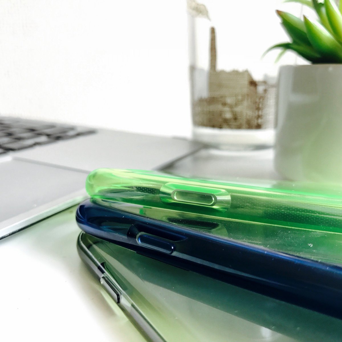 AndMesh_Japan's tweet image. Tropical mood for this coming summer🏝✨
Available at andmesh.com/collection/iph…
#andmesh #iphonecase #plaincase #iphone7 #techaccesaory #summer