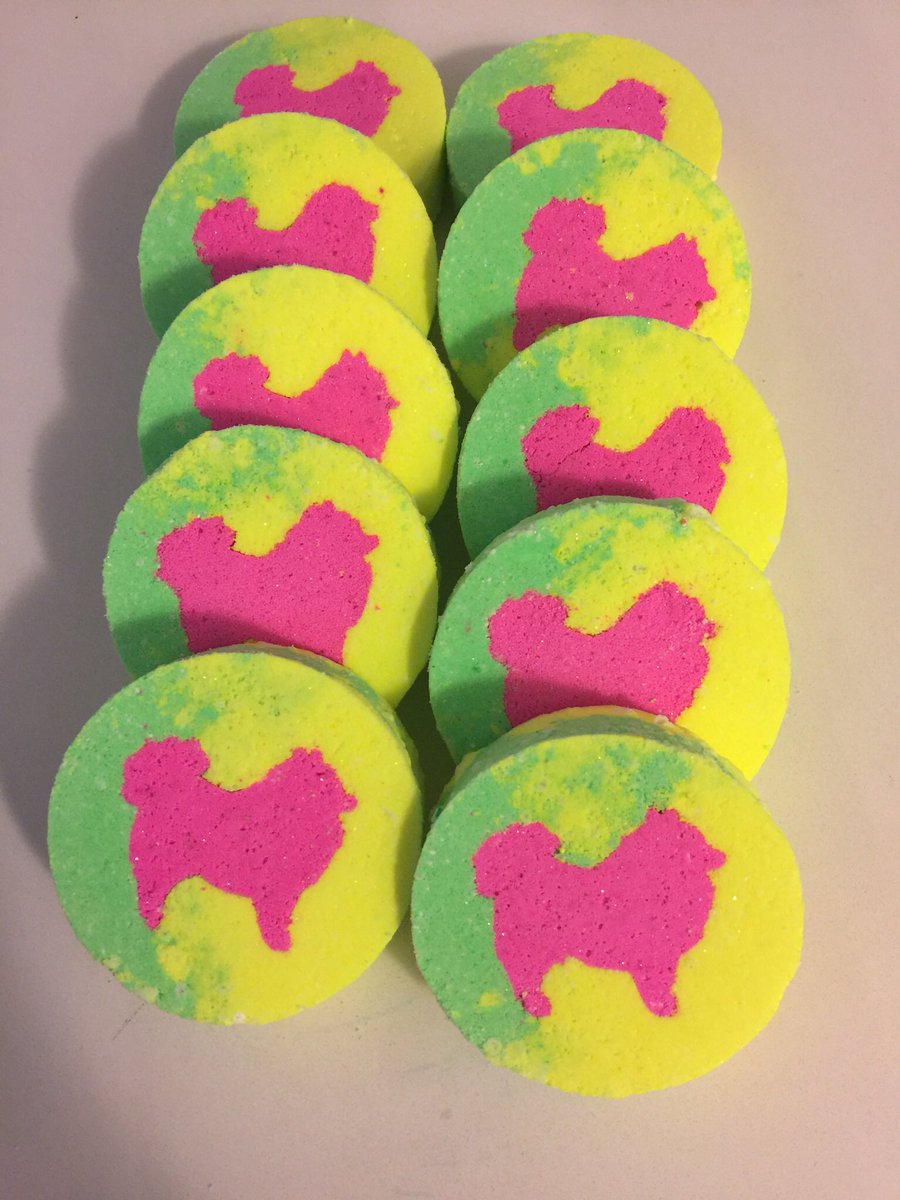 javapigbooks's tweet image. #javapig #bathbombs : #new #batch #cherry #apple #sutsuma, smells like #myrrh !! Yum!