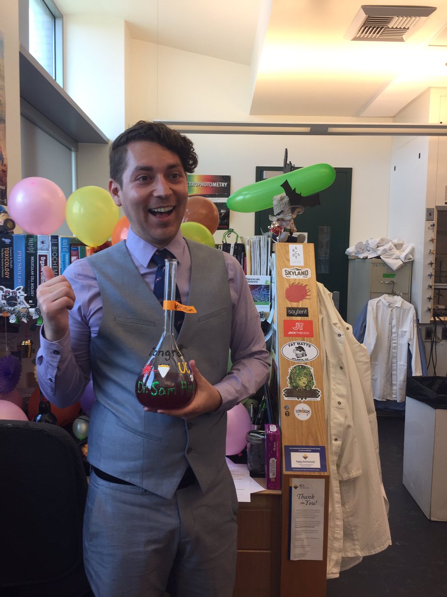 kristymckeating's tweet photo. Congrats @samshinman on a successful PhD defence! Celebrating with some gold nanoparticle cocktails! https://t.co/hX3zyjSAYH