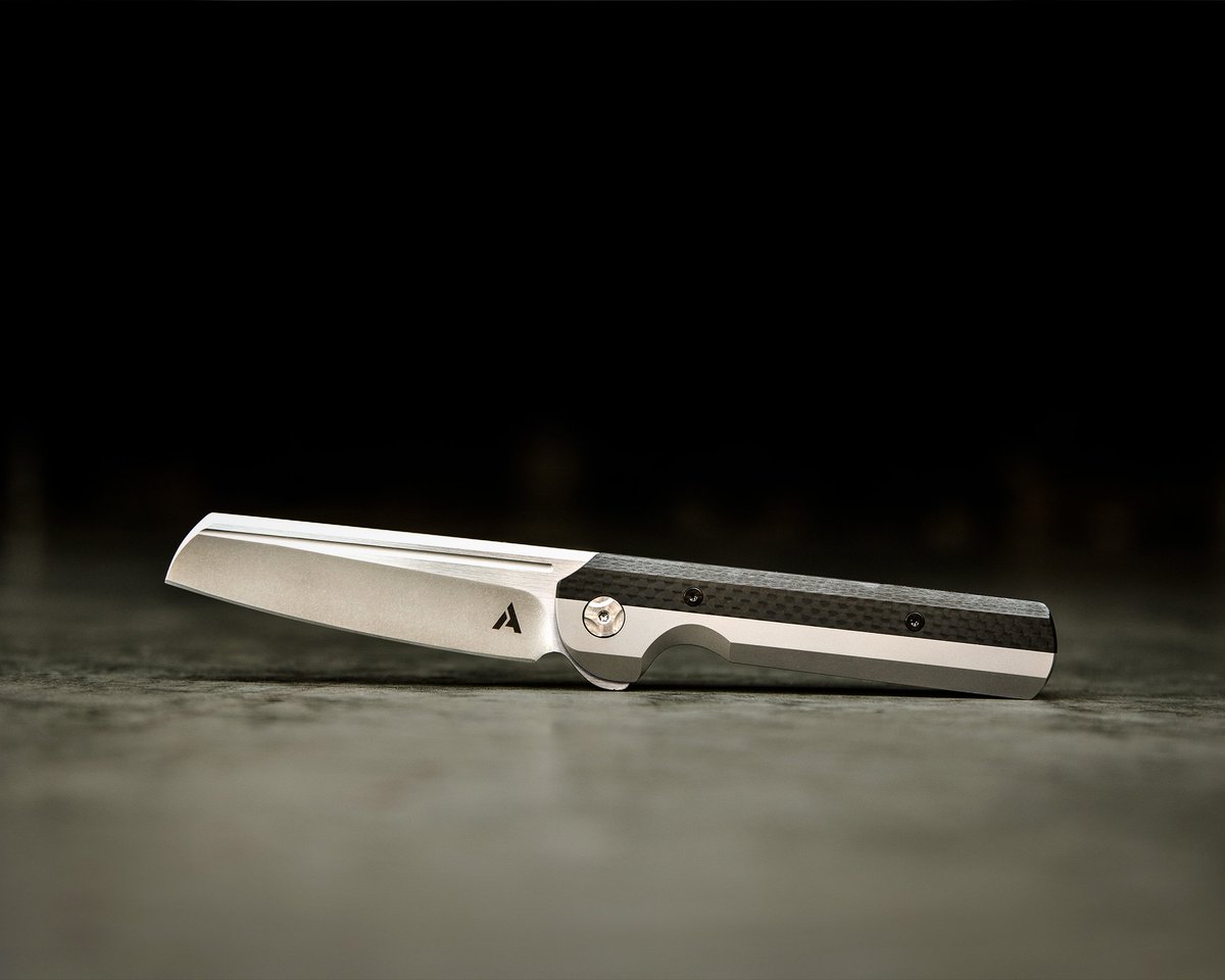 ArcformKnives's tweet photo. NOW AVAILABLE at https://t.co/BrubfdQwq0! The Slimfoot designed by Geoff Blauvelt. 
#arcform #knifecommunity https://t.co/0s4zQB2DPA