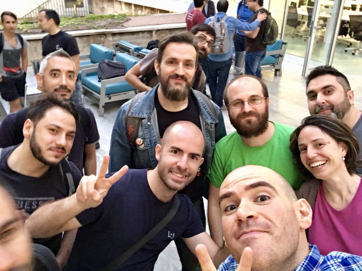 CodemotionIT's tweet photo. Grande serata #Codemotion quella appena trascorsa con le #Community #AperiTech di #BlockchainRoma e @PUG_Roma in @EnLabs! #SuperCommunity https://t.co/Ub37tNxvNs