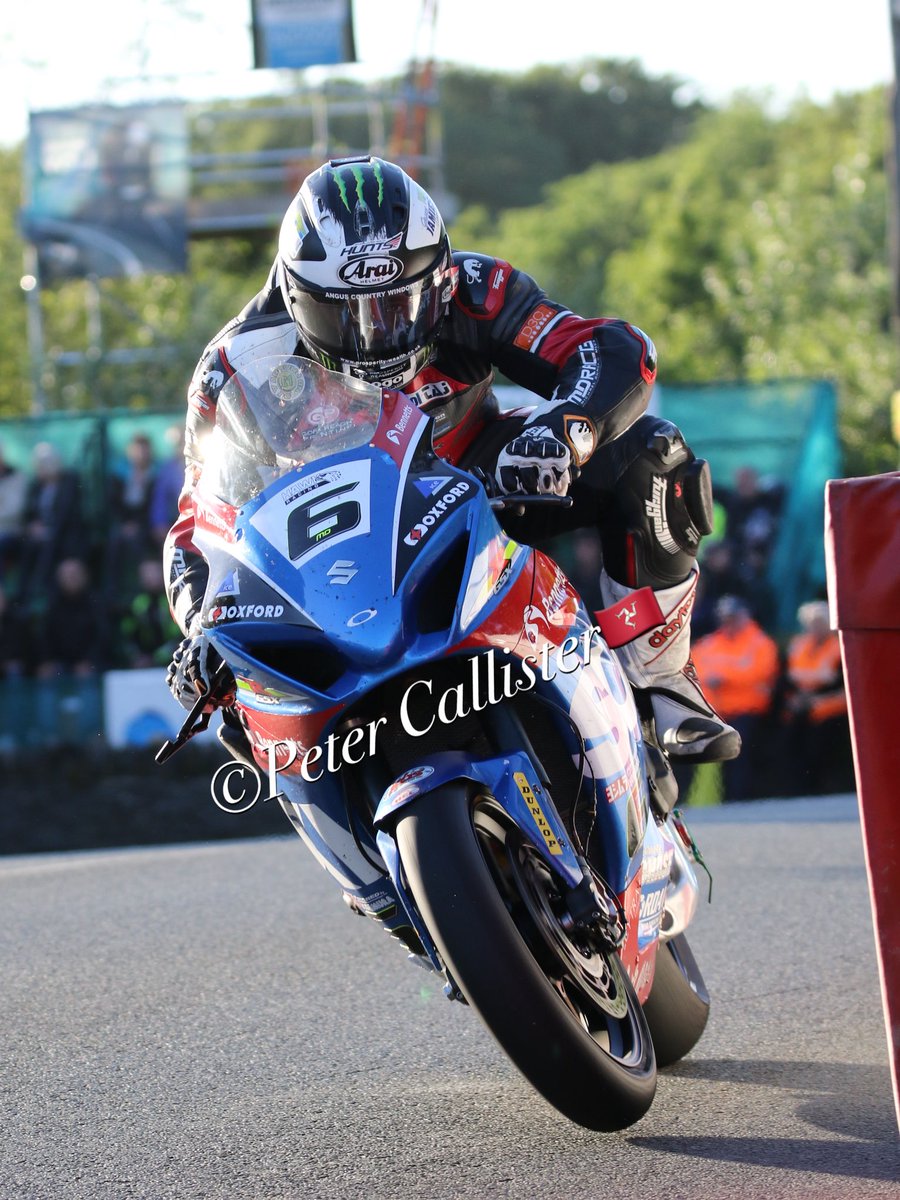 CallisterPeter's tweet photo. @M_Dunlop3 @arai_ni @Furygan @bennetts_bike @SuzukiBikesUK @DunlopLive Michael Dunlop at Sulby Bridge during first Practice IoM TT 2017 https://t.co/FwclaCUpHC