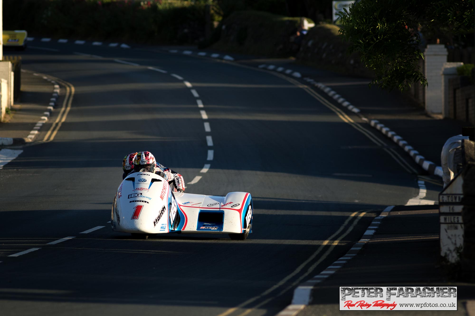 [Road Racing] TT 2017 - Page 10 DBHE8c5XUAIMysU