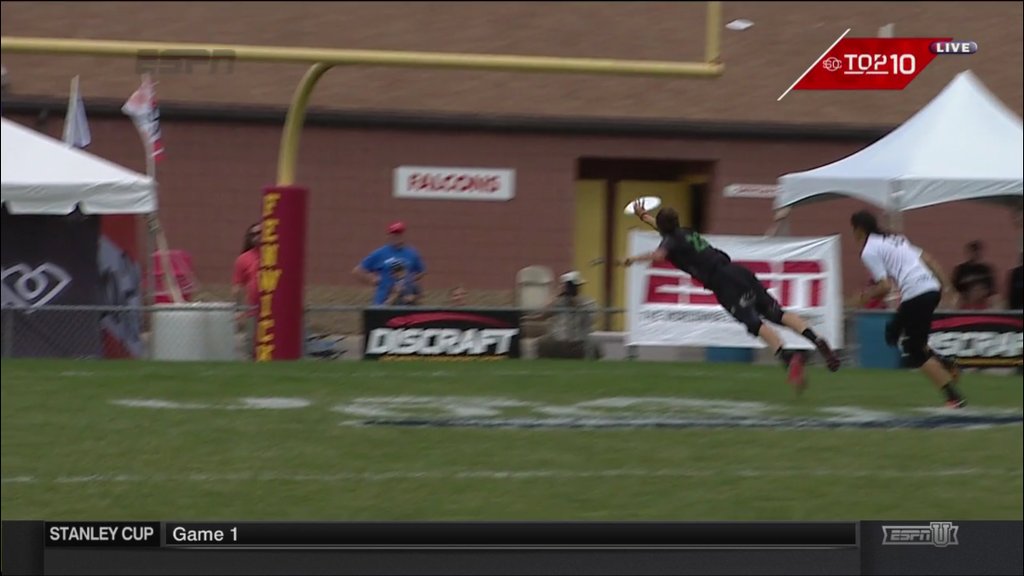 Ultiworld (@ultiworld) on Twitter photo Jaclyn Verzuh's Absurd Layout Catch In The National Final --> buff.ly/2rltPAi Jaclyn Verzuh's Absurd Layout Catch In The National Final --> buff.ly/2rltPAi