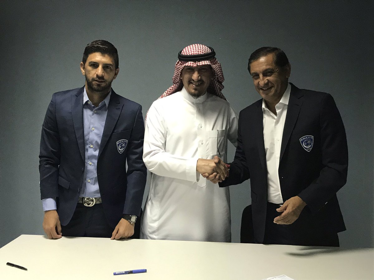 Gracias <a href="/Alhilal_FC/">نادي الهلال السعودي</a> por darme la posibilidad de continuar en este gran club, sobretodo a mis jugadores por todo. Shukran.