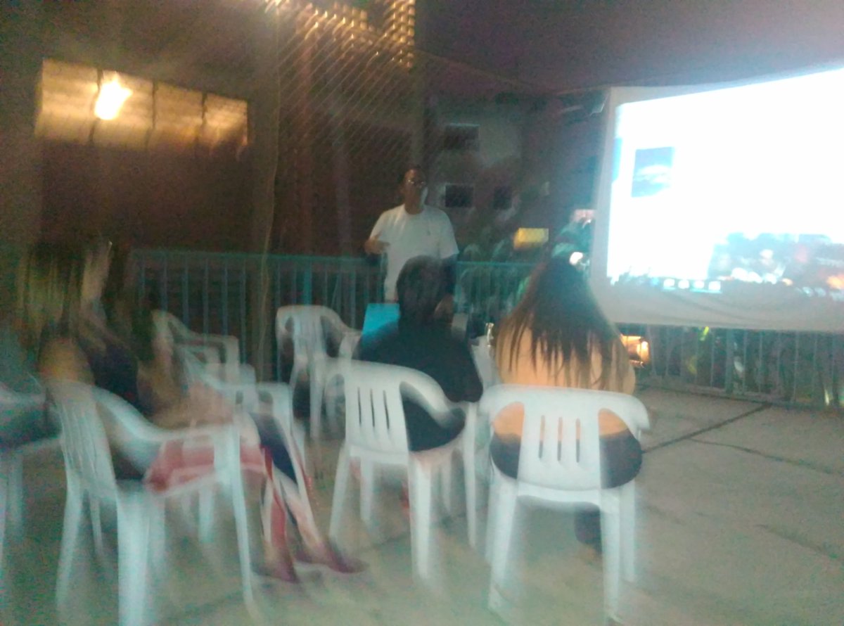 petunet's tweet photo. #30Mayo gracias @ReporteYa y @casauslarpietri por excelente taller de #ReporterosDigitales en Chaguaramos,me encantó encontrar a @niblaros https://t.co/ouN1UXLds7
