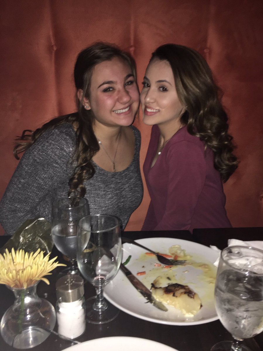 rosee_carroll's tweet photo. Happy birthday😊😊thanks for all you do💛love you lots❤️@ashleynatale02 https://t.co/QpFw2jAweE