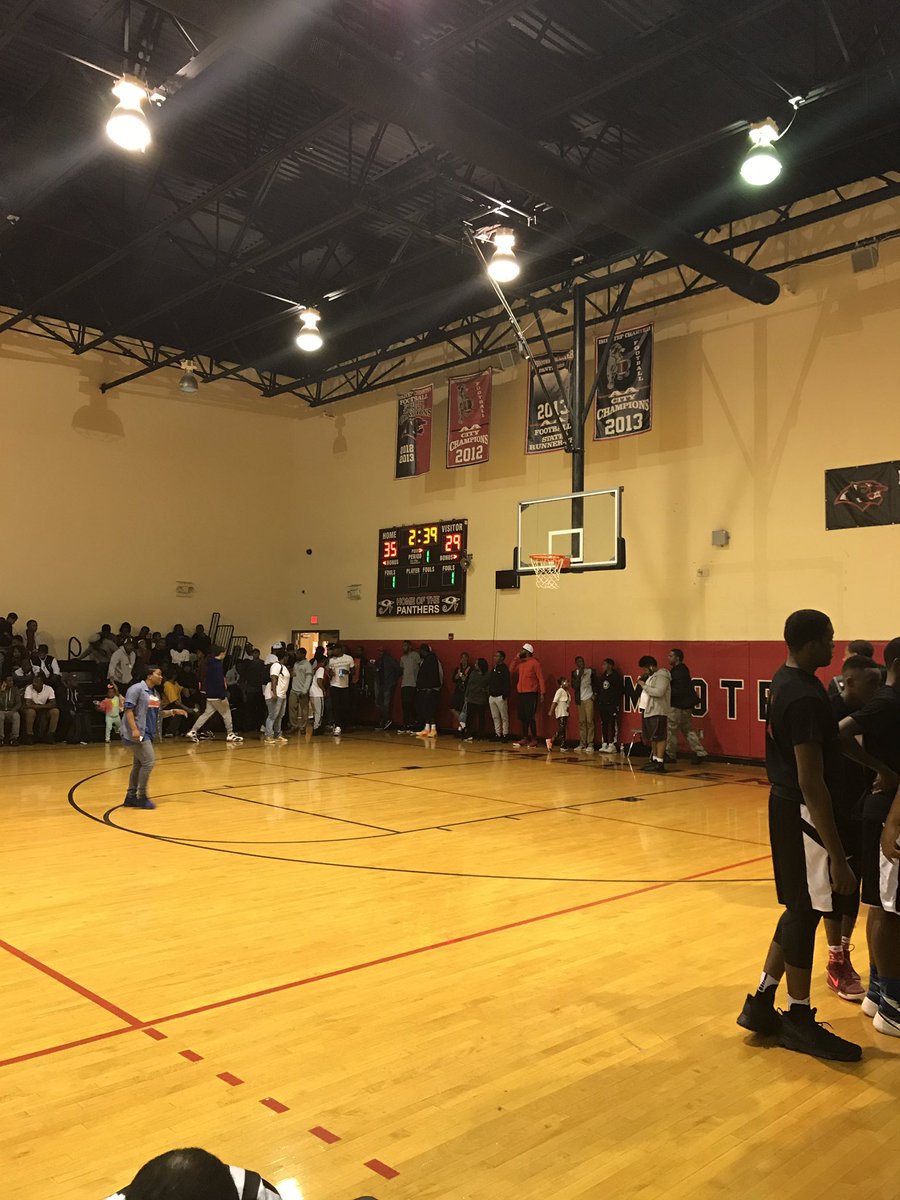 PhillyUSABBall's tweet photo. At the half of black is leading 35 - 29! #jracc Malik Edwards leads all scorers with 10 for the white team.. https://t.co/oECswPjifl