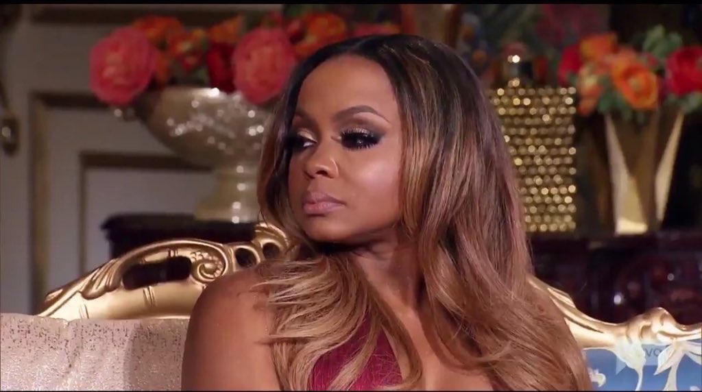 Drebae's tweet image. When a customer is mad, trying to going off on me over a policy I didn't come up with