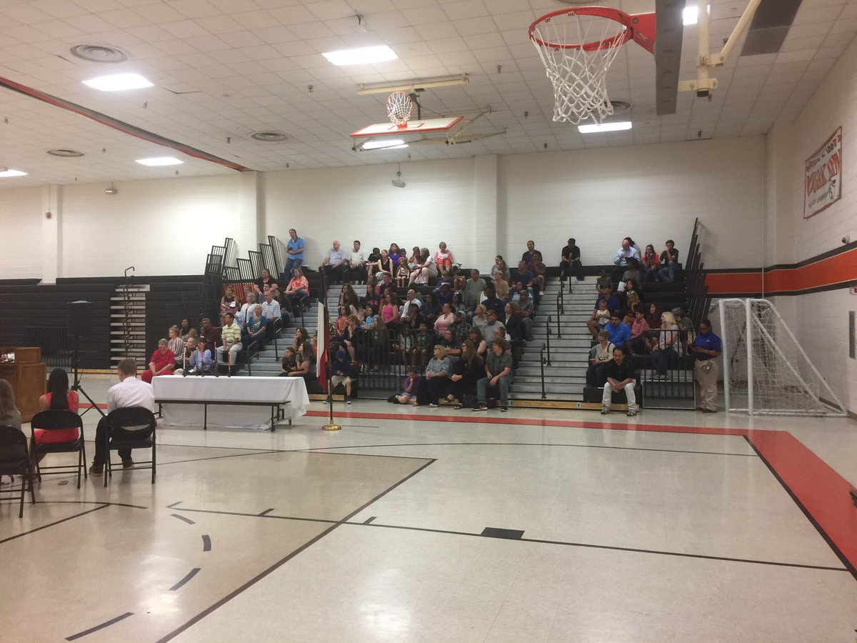Coyle_Cougars's tweet photo. Congrats to all of the students that were inducted to NJHS tonight #CMSBelieve #CMSNJHS #CoyleMiddleSchool https://t.co/LV7bAtGutd