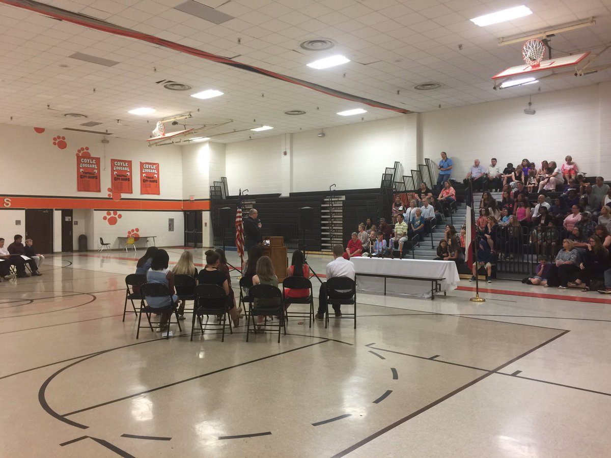 Coyle_Cougars's tweet photo. Congrats to all of the students that were inducted to NJHS tonight #CMSBelieve #CMSNJHS #CoyleMiddleSchool https://t.co/LV7bAtGutd
