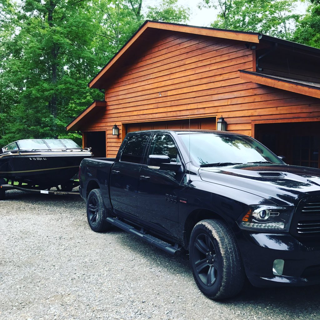 Johnathanw1's tweet photo. Lovin our truck #dodgeram1500sport #blackoutedition #boysandtheirtoys #celebrityboats #smithmountainlake https://t.co/HZY9H3Jc3h