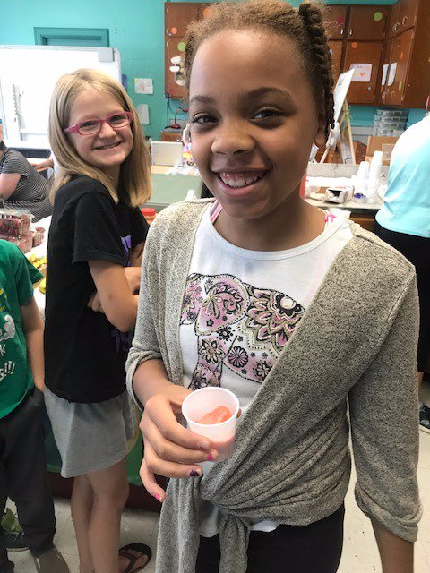 Inspired_Bailey's tweet photo. Smoothie Nutritional Day @DraperElem1 #DraperRocks #SmoothiesRock #yummiestdayever @RCS_NC https://t.co/gxexgNzwBI