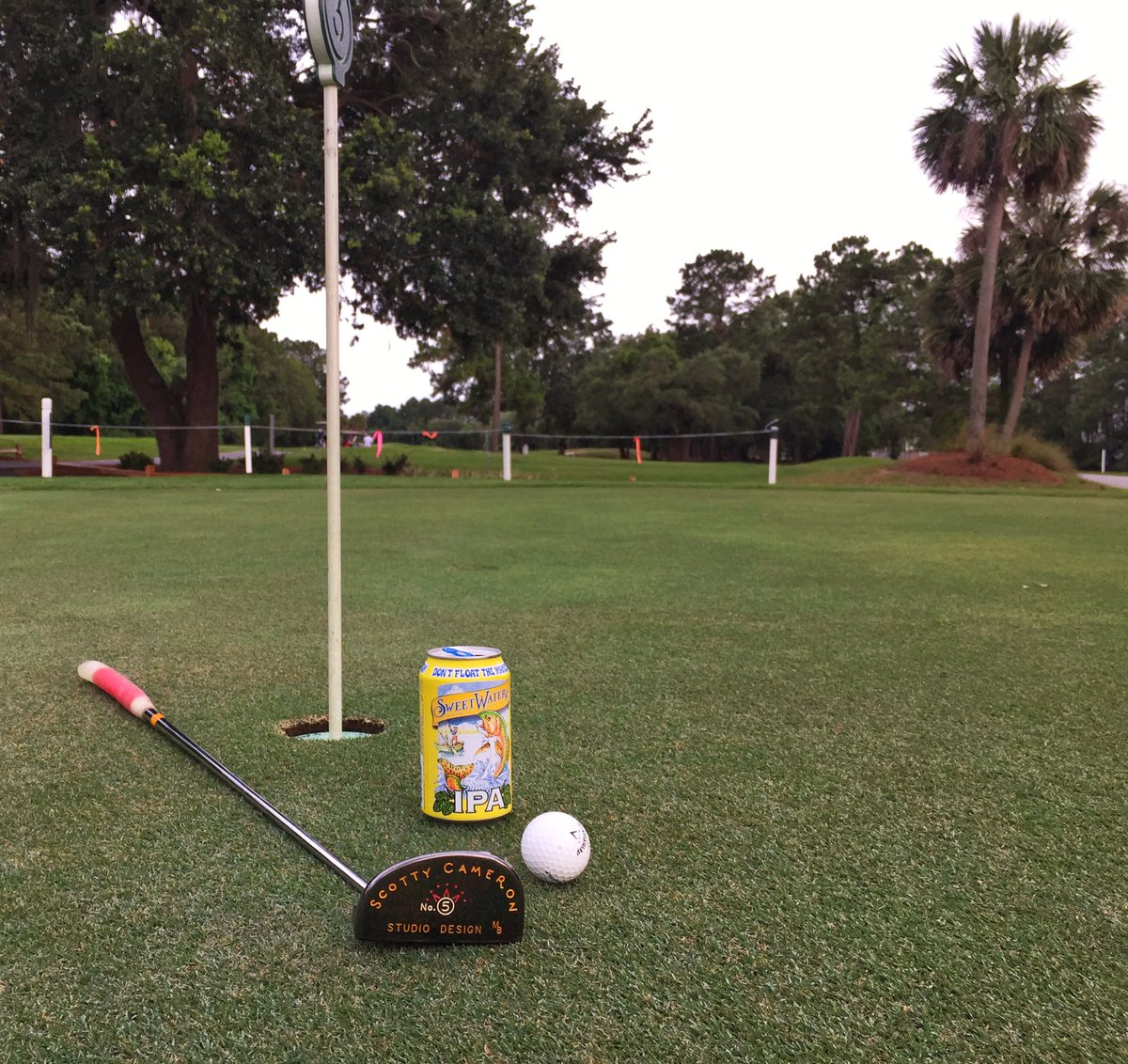 1978Brewing's tweet photo. Snuck in a few putts tonight. Bermuda was tricky, but @sweetwaterbrew #IPA straightened me out! https://t.co/tW1qQSdJDp