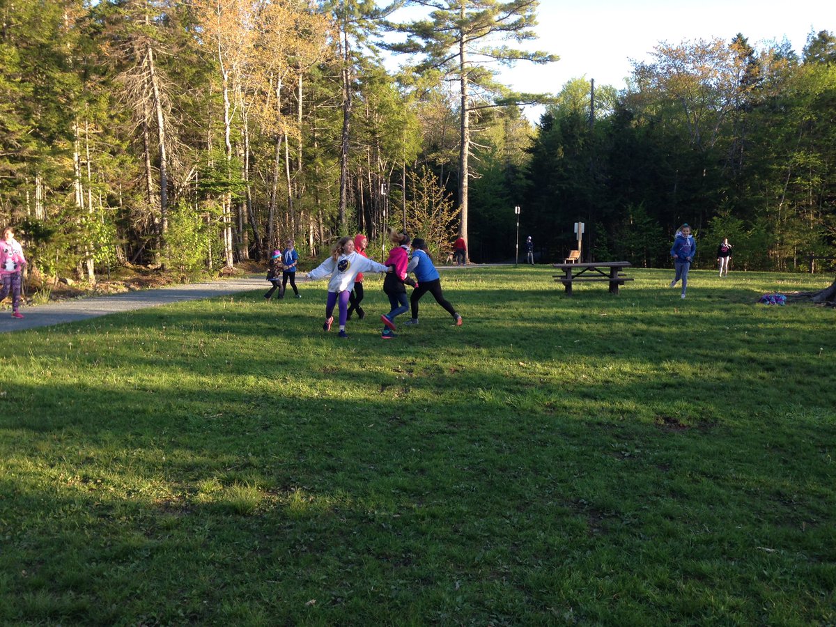 ctoan's tweet photo. 4th @HammondsPlains Guides had an outdoor meeting at Sandy Lake park: geocaching, girl-led games, and chocolate fondue! https://t.co/nngf2suGxh