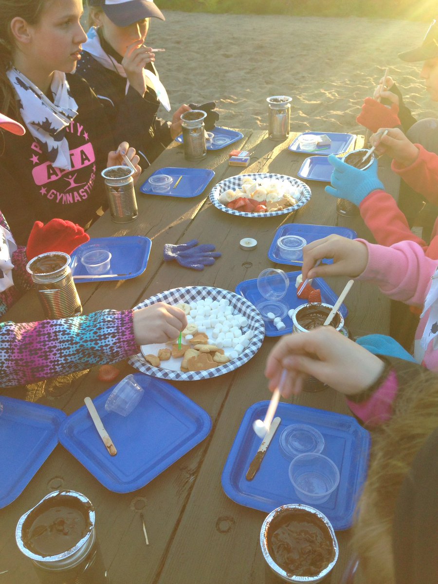 ctoan's tweet photo. 4th @HammondsPlains Guides had an outdoor meeting at Sandy Lake park: geocaching, girl-led games, and chocolate fondue! https://t.co/nngf2suGxh