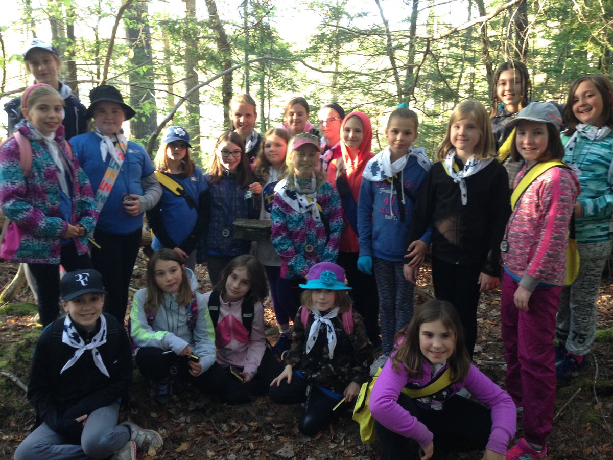 ctoan's tweet photo. 4th @HammondsPlains Guides had an outdoor meeting at Sandy Lake park: geocaching, girl-led games, and chocolate fondue! https://t.co/nngf2suGxh