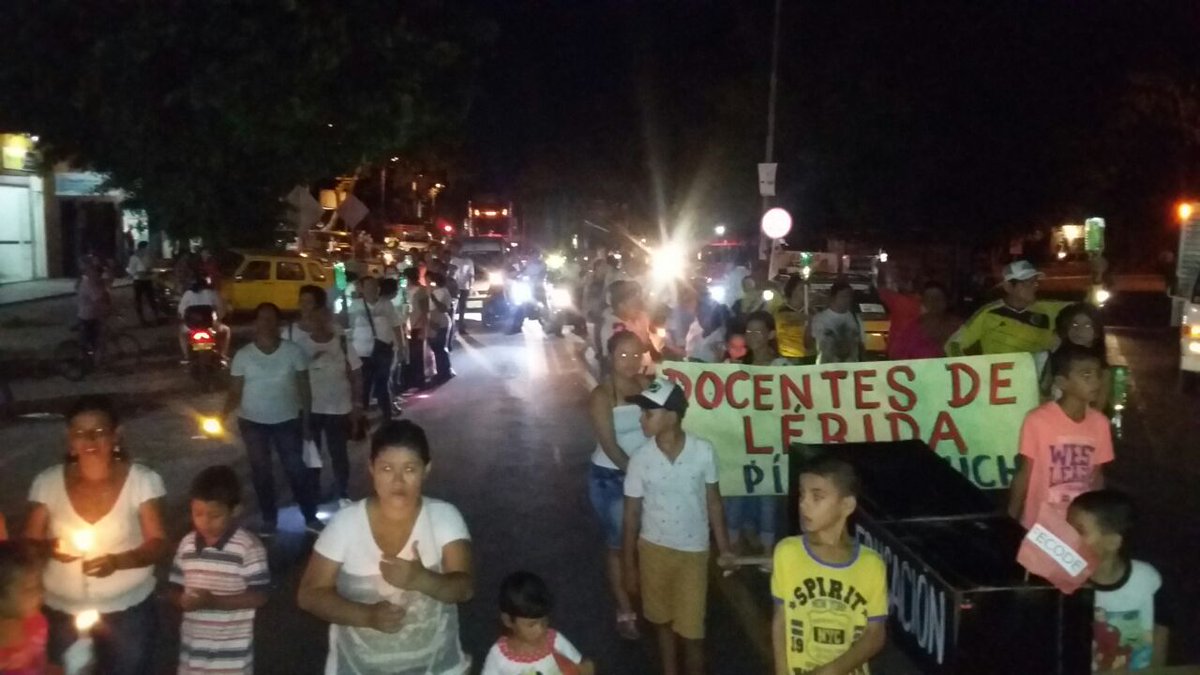 vozdeltolima's tweet photo. @AlcaldiaLerida profesores bloquean a esta hora la vía  principal al norte del tolima en el sector de Lérida. #ParoNacionalDelMagisterio https://t.co/MpbiKhJznz