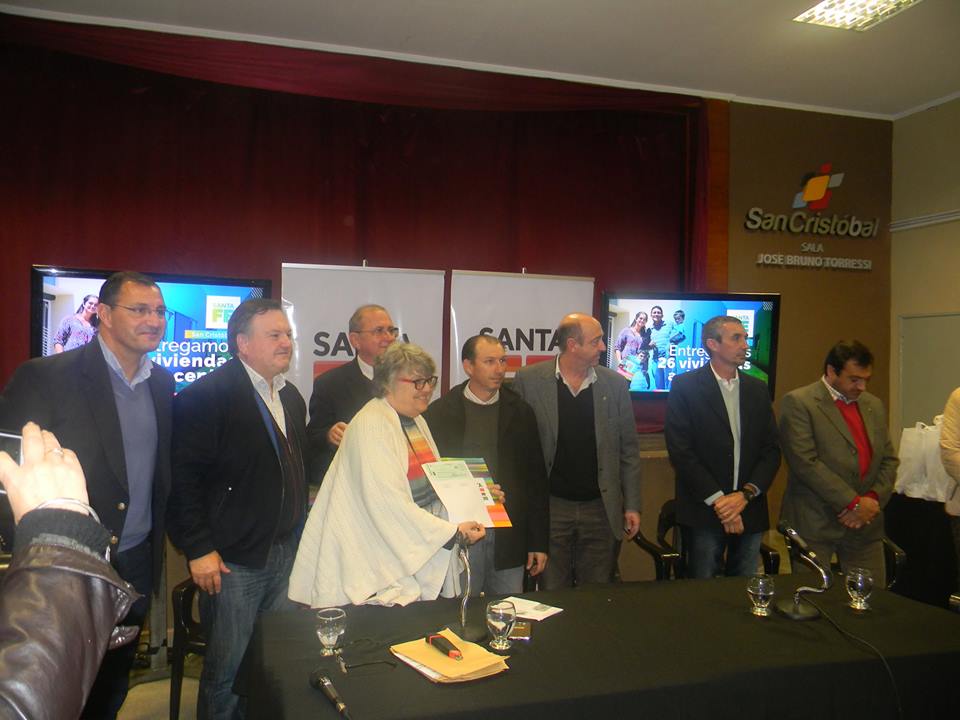 FPCySconcejales's tweet photo. El Ministro de Desarrollo Social @JorgeMAlvarez  hizo efectiva la entrega de $100.000 para el Centro de Día Alas. https://t.co/CFfsnufZgR