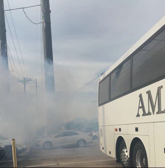 aromo19's tweet photo. We have #crap #AMAISD buses. Kids go to state and have to wait 5 hours for another to pick them up! #neednewbuses #thisisnotthefirst😡 https://t.co/NTLaki8BwQ