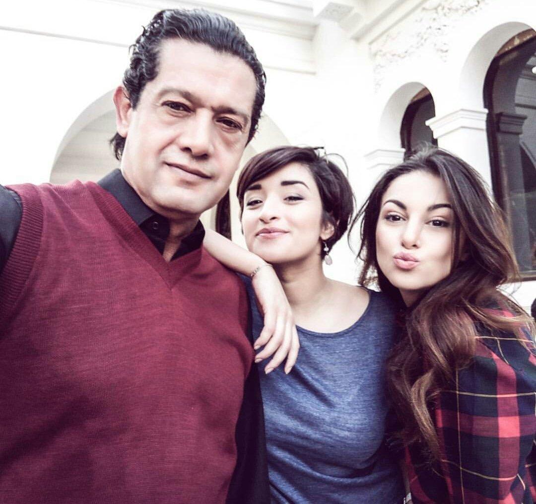 BinG_AMD's tweet photo. أبطال رائعين في مسلسل #الخاوة تتر بصوت @KaderJaponais1  😍😍
يااا جمااالكم 😍😍😘
منتهى الروعة 👌👏  يعرض على #الجزائرية1 
#كادير_جابوني https://t.co/H3eAZuecjP
