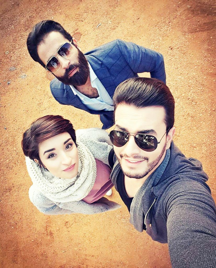 BinG_AMD's tweet photo. أبطال رائعين في مسلسل #الخاوة تتر بصوت @KaderJaponais1  😍😍
يااا جمااالكم 😍😍😘
منتهى الروعة 👌👏  يعرض على #الجزائرية1 
#كادير_جابوني https://t.co/H3eAZuecjP