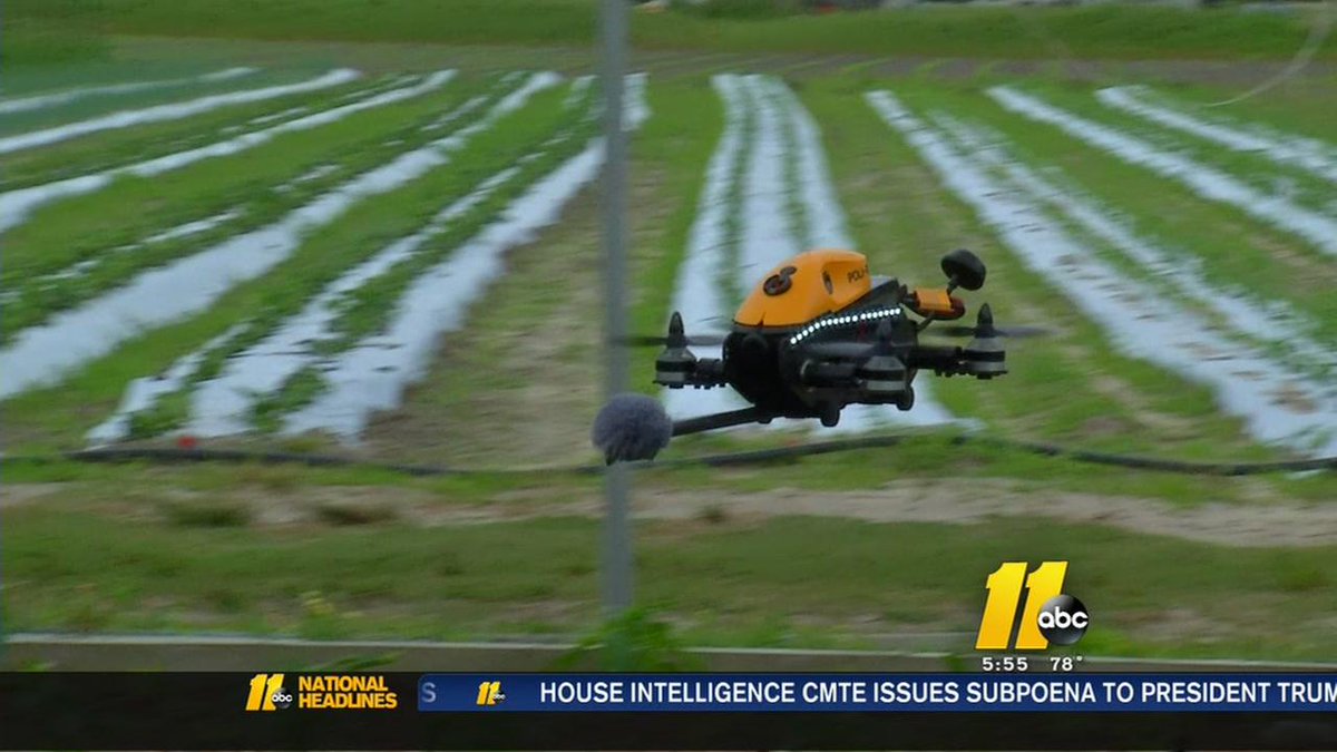 DroneFans's tweet image. Edgecombe County professor creates #drone pollinator to help crops - WTVD-TV abc11.tv/2qxQ07e #tech #drones #uav