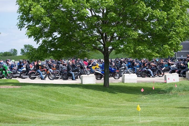 SenRonJohnson's tweet image. #MemorialDayWeekend send-off 400 riders on 100 day @NationoPatriots ride from @HDofMadison to help wounded veterans.