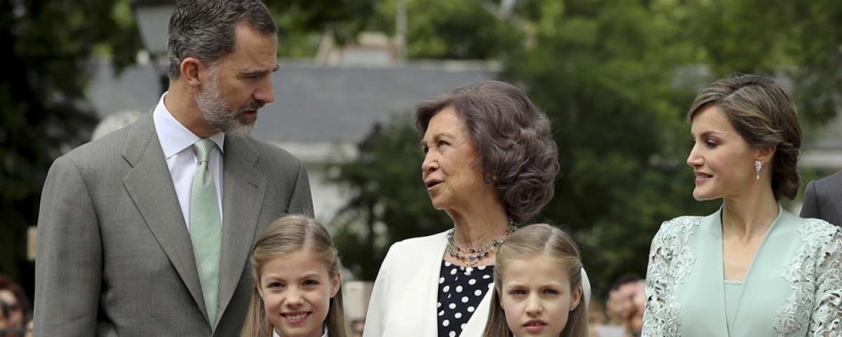 El Senado se niega a informar del sueldo de la infanta Leonor elplural.com/politica/2017/… vía <a href="/El_Plural/">El Plural</a>
#ElijoRepública