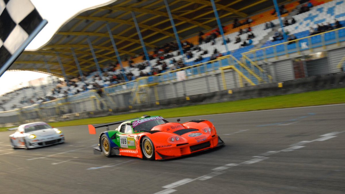 gary__harman's tweet photo. @BCJr @LeahRebeccaUK @HistoricRacer @HistoRacingHD @Bertieschip @GeorgeCochrane1 @uchuta_m @FAFBulldog @LienhardRacing @MrKevinAbbott @PrestigeDiesels @11_Porsche @CarSnapped @bwass24 @kewlkars @PeterPtur9421 @DP_Grouch @Classic_bw With #CorEuser winning DSC @SupercChallenge ๐in his #Marcos #LM600 Evo La Bomba in 2009, Marcos 50th Anniversary! ๐๐พ@HistoRacingHD #hero https://t.co/gEcxv7ymHI
