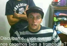 Seba5746's tweet image. un tartamudo esta llamando a coscu:
- co co coscu coscu coscu
Pero en realidad quiere llamar a cosculluela
-coco cosculluela #CoscuArmyDuro