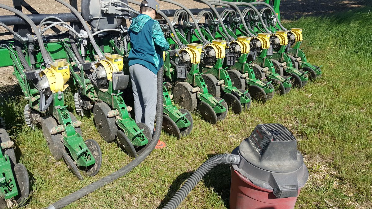 dspears2's tweet photo. @SarahSpears2 didn't think the boys would be on summer break before we were done planting! #CheapHelp or not #NotMuchHelpAtAll ? 😂 https://t.co/6kLcZanhIW