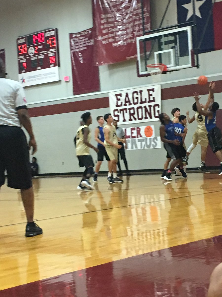 RiceTXBulldogs's tweet photo. #RiceBulldogs #basketball @DeeRobinson0 @TreJessie3 @Tanner03mccawl @Elizhah_Nezar https://t.co/dqbn6gGT43