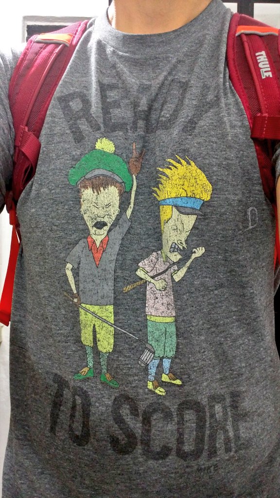 Chokolomo's tweet photo. Faneando con @Radiohen  @korno y que te que te digan "chida playera" 😱 #tristeturno https://t.co/0nWjAewjAv