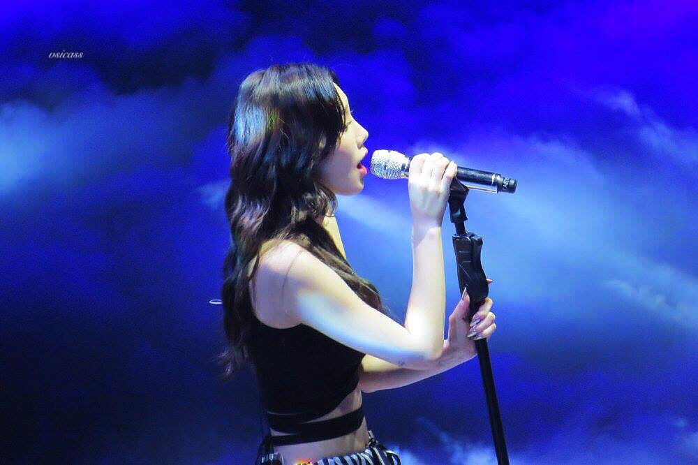 [PIC][18-05-2017]TaeYeon khởi hành đi Đài Loan để biểu diễn tại 3 đêm Concert “PERSONA” vào hôm nay - Page 7 DBHlFO4UMAAlV3X