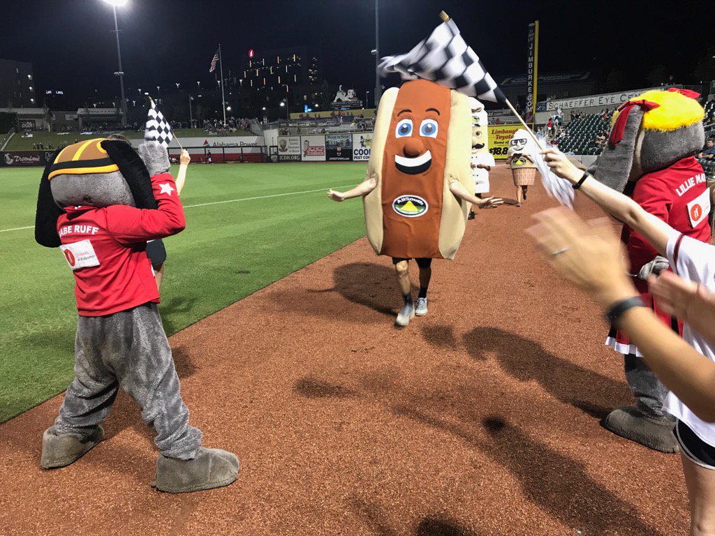 BaronsTopDog's tweet photo. Yours truly pulled out another win in the @AllSouthApp #FastFoodRace tonight! #FormerAndFutureChamp #Winning https://t.co/J4dykQkwYV