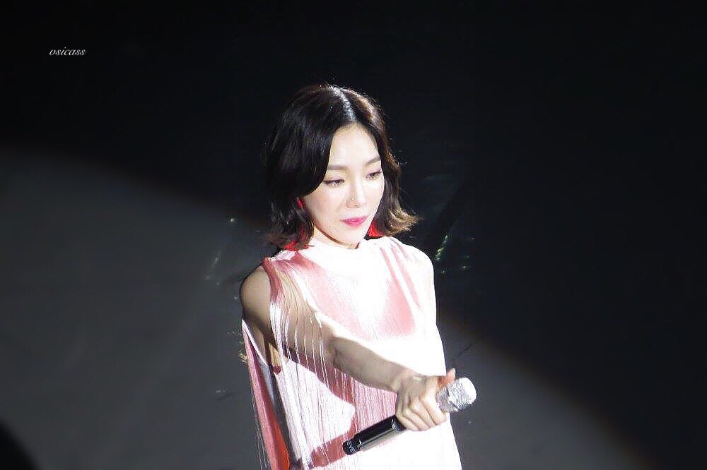 [PIC][18-05-2017]TaeYeon khởi hành đi Đài Loan để biểu diễn tại 3 đêm Concert “PERSONA” vào hôm nay - Page 7 DBHmw8lVwAA6buf