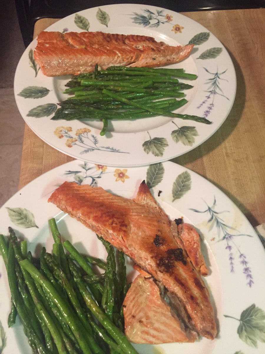 lbro878's tweet photo. Thank you #CopperRiver #salmon I hope my #RecipeoftheWeek served you well. We loved it. @wholeys @vincenzosplate #SoftShellClams #seafood https://t.co/LUz9doG2fU