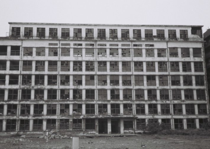 軍艦島デジタルミュージアム Twitterren 今日は何の日 ５月３１日の出来事 １９２５年５月３１日にそれまで三菱が経営していた 社立の 端島小学校が 高浜村立尋常高等小学校 となり公立の学校となりました その後 高島町立端島小中学校 に名称を変え閉山