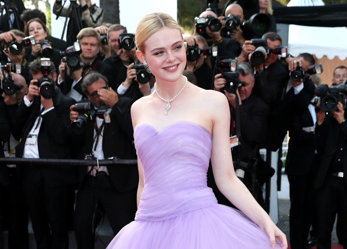 thevanessabrand's tweet photo. See Every #RedCarpet Look From the 2017 #Cannes Film Festival https://t.co/9NwDhQG5B2 https://t.co/z86Kc7tiy1