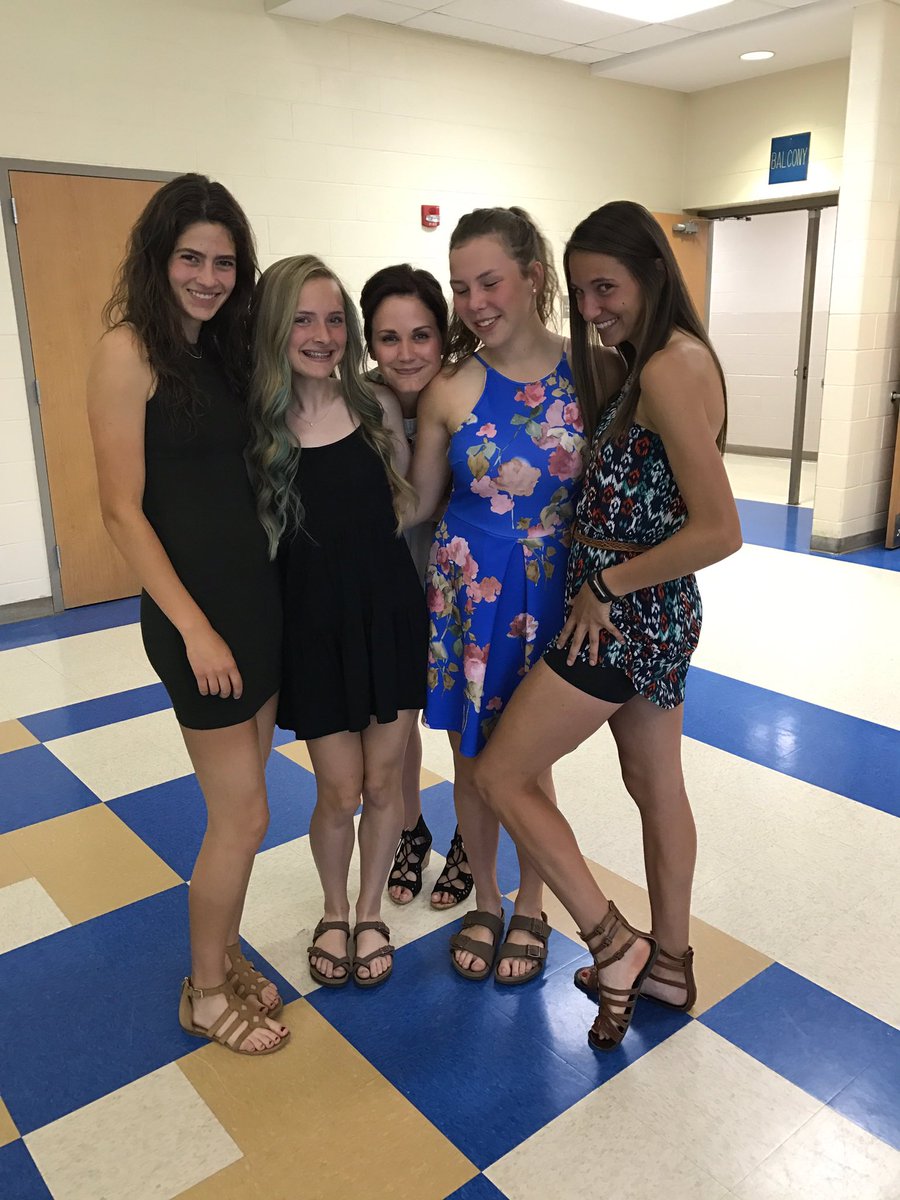 GraceaMaurer's tweet image. So excited for this weekend with the best track team ever 🏃🏼‍♀️💖 #fast #sofast #fiercefastfearless