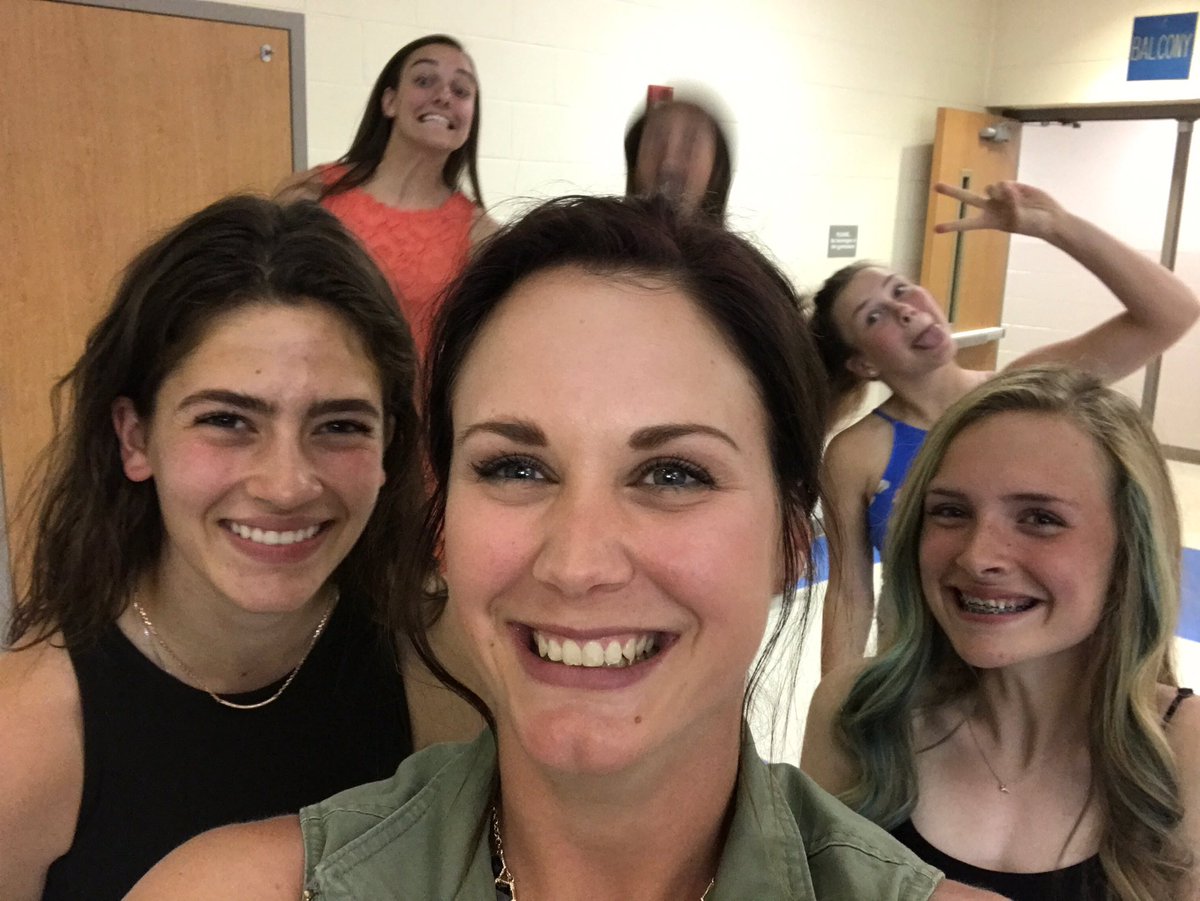 GraceaMaurer's tweet image. So excited for this weekend with the best track team ever 🏃🏼‍♀️💖 #fast #sofast #fiercefastfearless