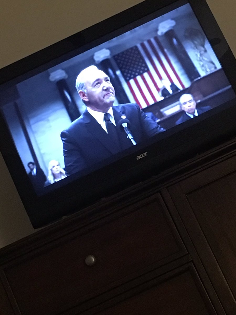 playlogansquare's tweet photo. Here we go... #houseofcards #imsotired #buticantwait https://t.co/OcK22aFiTy