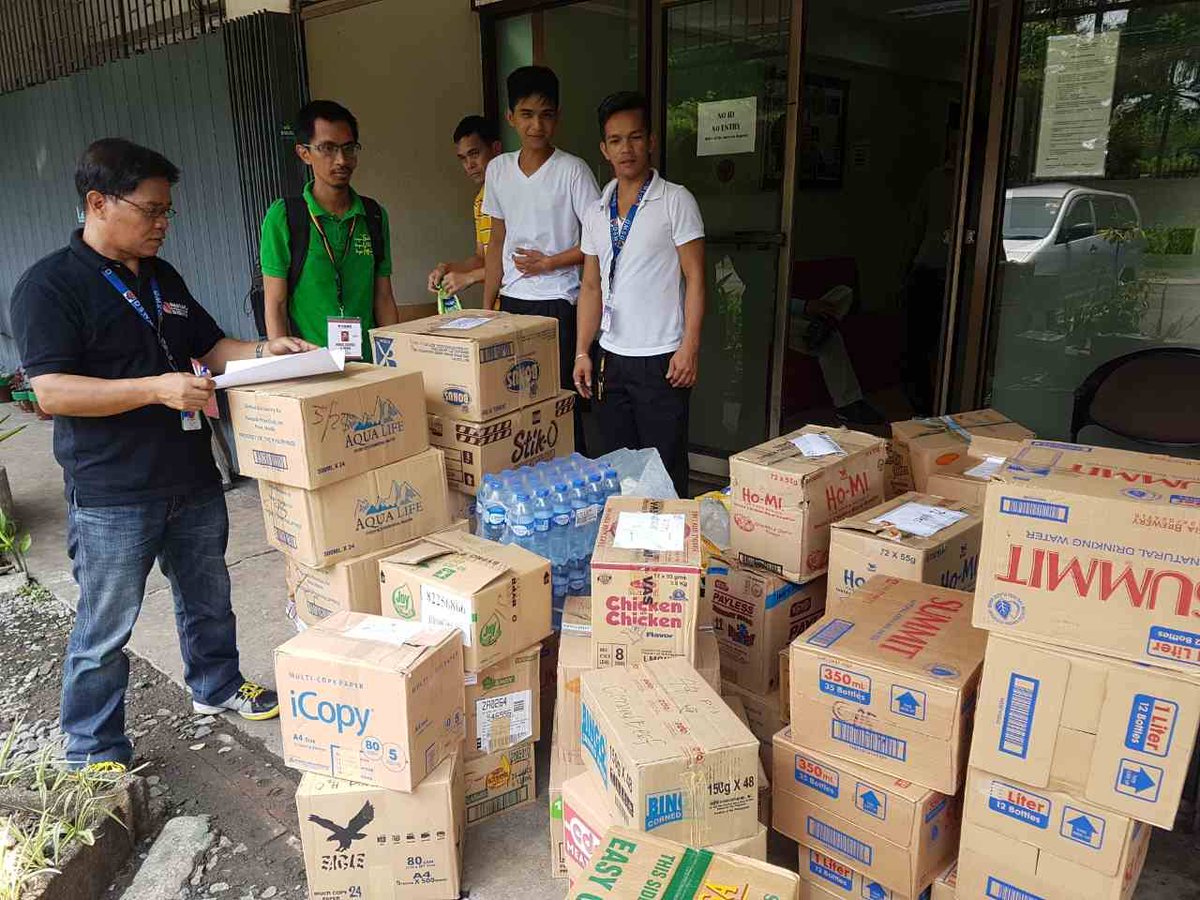 PaytPilipinas's tweet photo. Thank you so much to the UP Manila and UP Diliman students and staff for donating to Marawi! https://t.co/kW1pS3lv2t