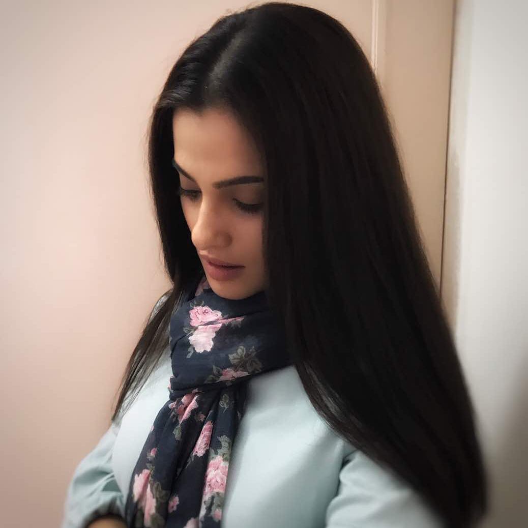 BapatFans's tweet photo. Gorgeous friend drops on our set to celebrate wrap up party of #gulabjaam #foodfilm . https://t.co/FGVReL0Ceg