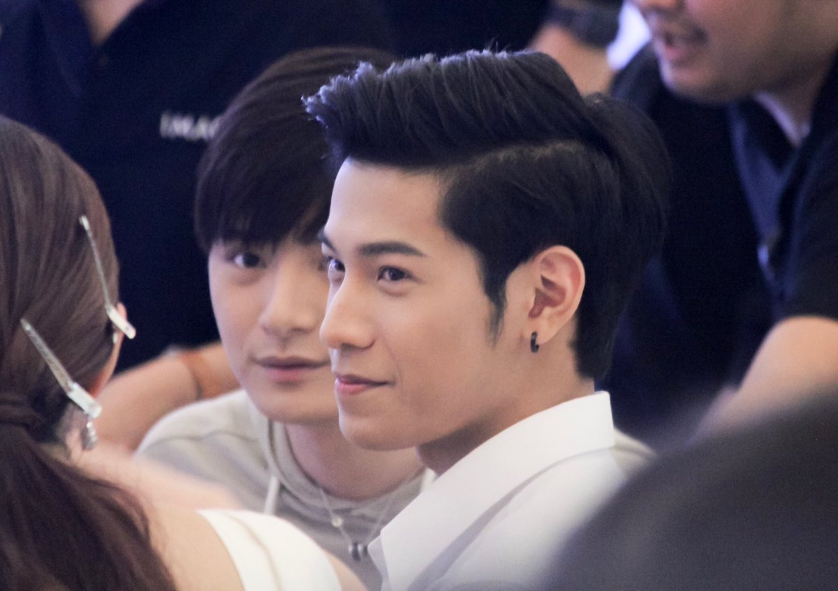 ja_ve_'s tweet photo. แอบถ่าย #ทีมพีรญา #neversayhide #SingtoPrachaya #KristPerawat https://t.co/qxbPAQAQvh