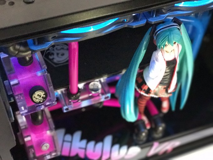 言い値で買おう 初音ミクが 中で踊る 自作pcを取材したら 匠の技がスゴかった件 Panora