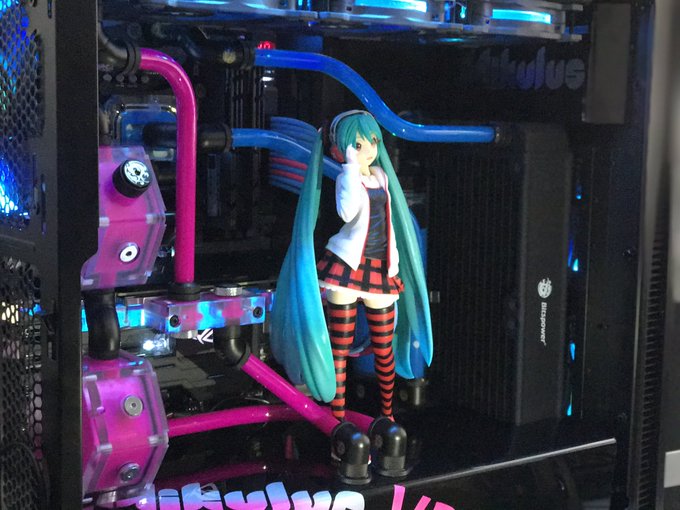 言い値で買おう 初音ミクが 中で踊る 自作pcを取材したら 匠の技がスゴかった件 Panora