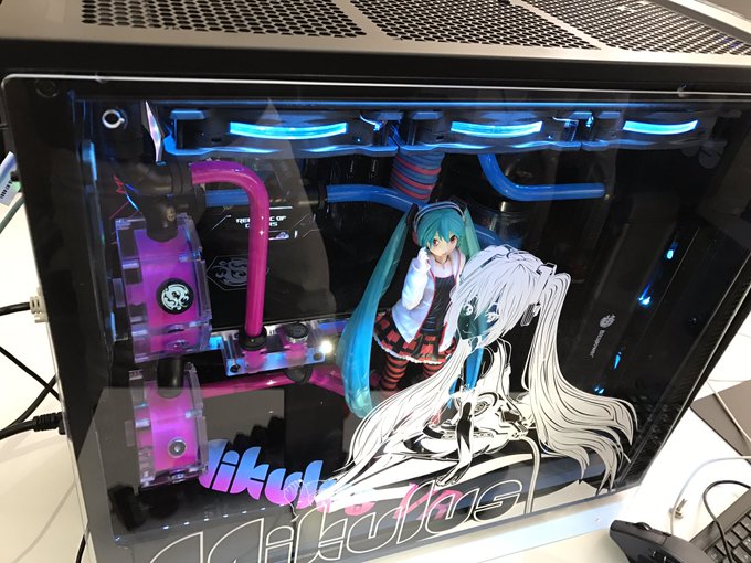 言い値で買おう 初音ミクが 中で踊る 自作pcを取材したら 匠の技がスゴかった件 Panora